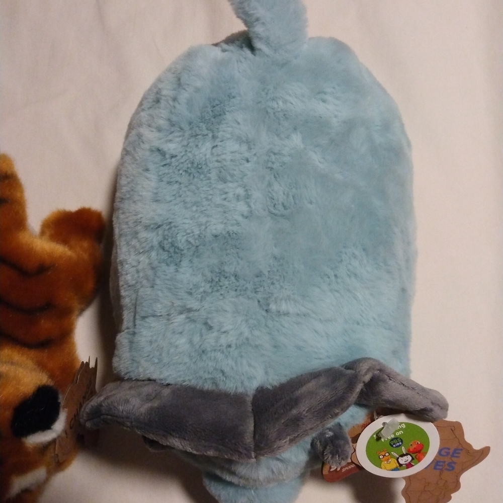 Disney Winnie the Pooh Blanket and Plush Set - Picture 4 of 16